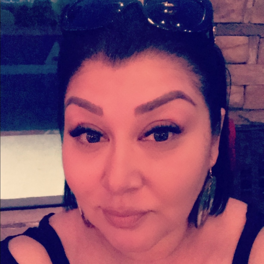 Meet your Posher, Crystal